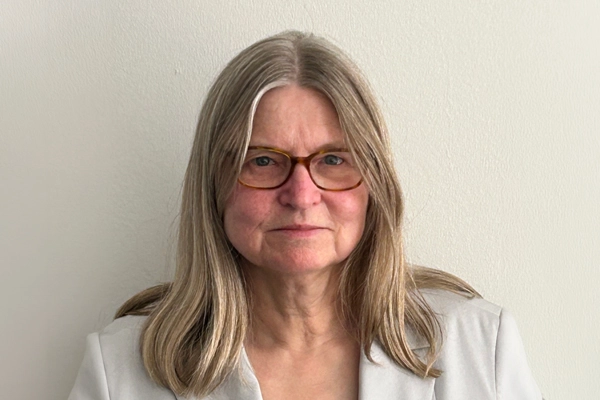 Gabriele Mühlberg Office Management Diplom-Bibliothekarin (FH), Speditionskauffrau (HK) und Organisationsprogrammiererin Pferdefan und Schwimmerin